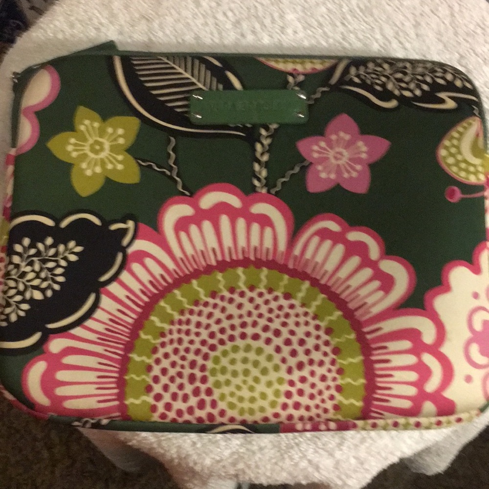 Vera Bradley microfiber iPad/ tablet zippered sleeve